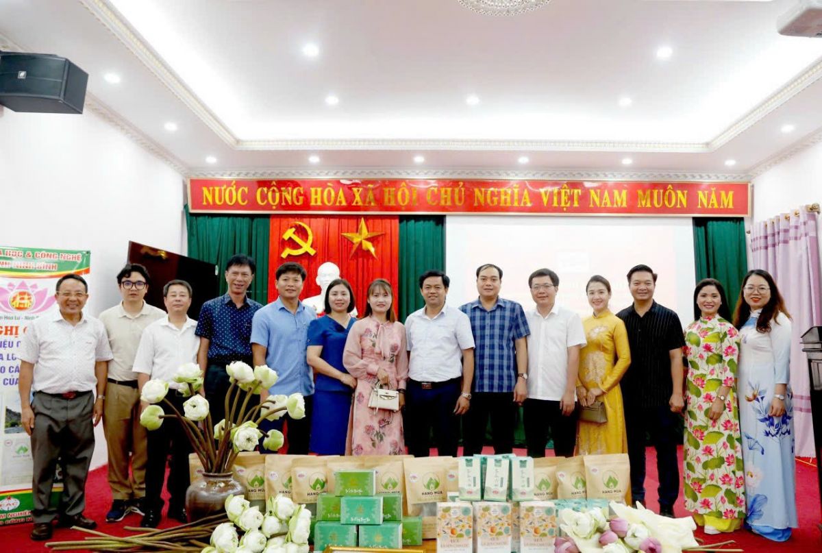 Sản phẩm Sen của công ty Hali xã Ninh Thắng vinh dự được nhận chứng nhận thương hiệu Sen Hoa Lư - Ninh Bình